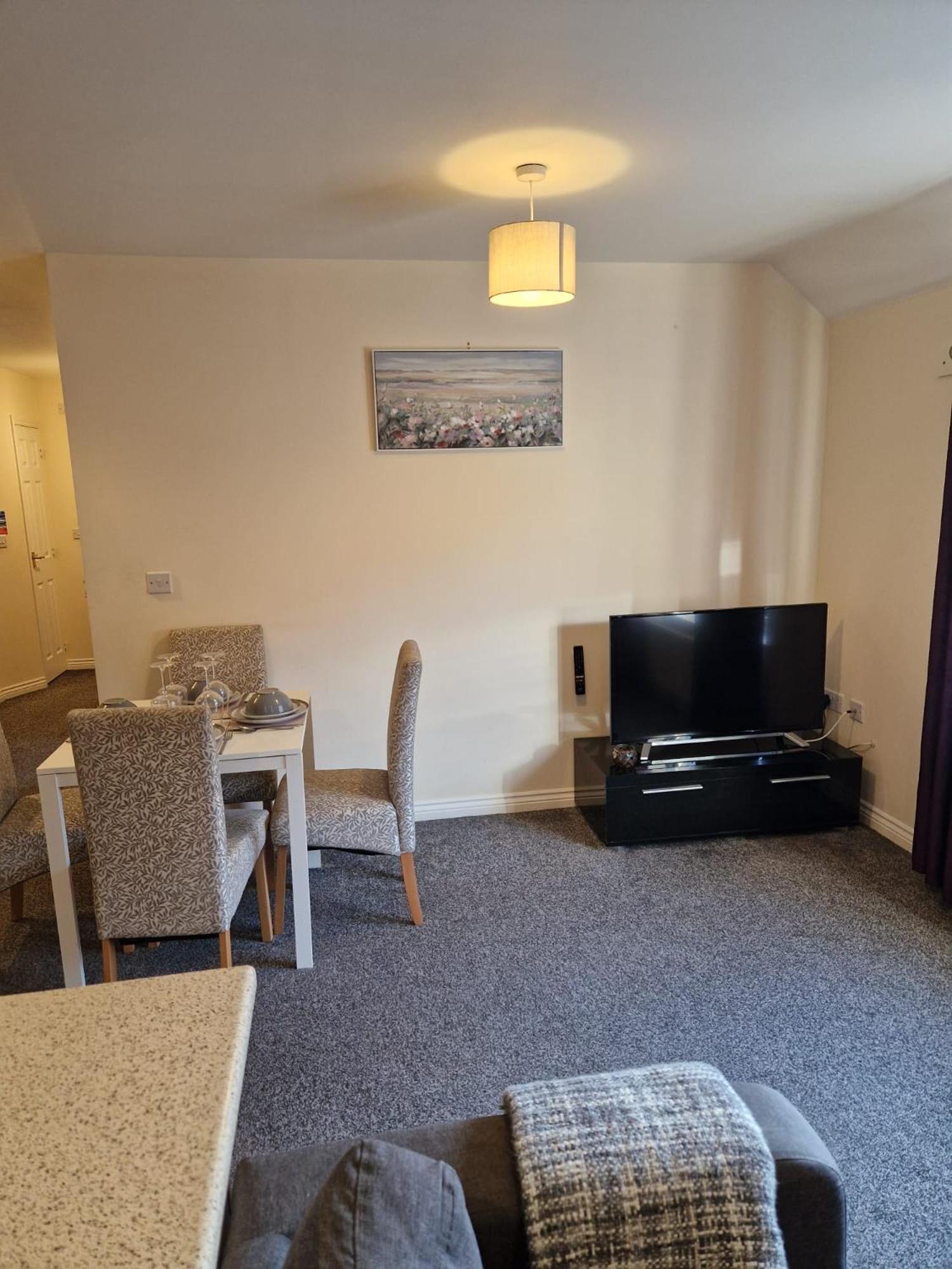 Hereford - Mayflower Coach House, Modern 2 Bedroom Property With Parking, Located South Of Hereford City, Suitable For Small Family, Couple Or Contractors - Sleeps Up To 5 Guests - Hosted By Rentmyhouse מראה חיצוני תמונה