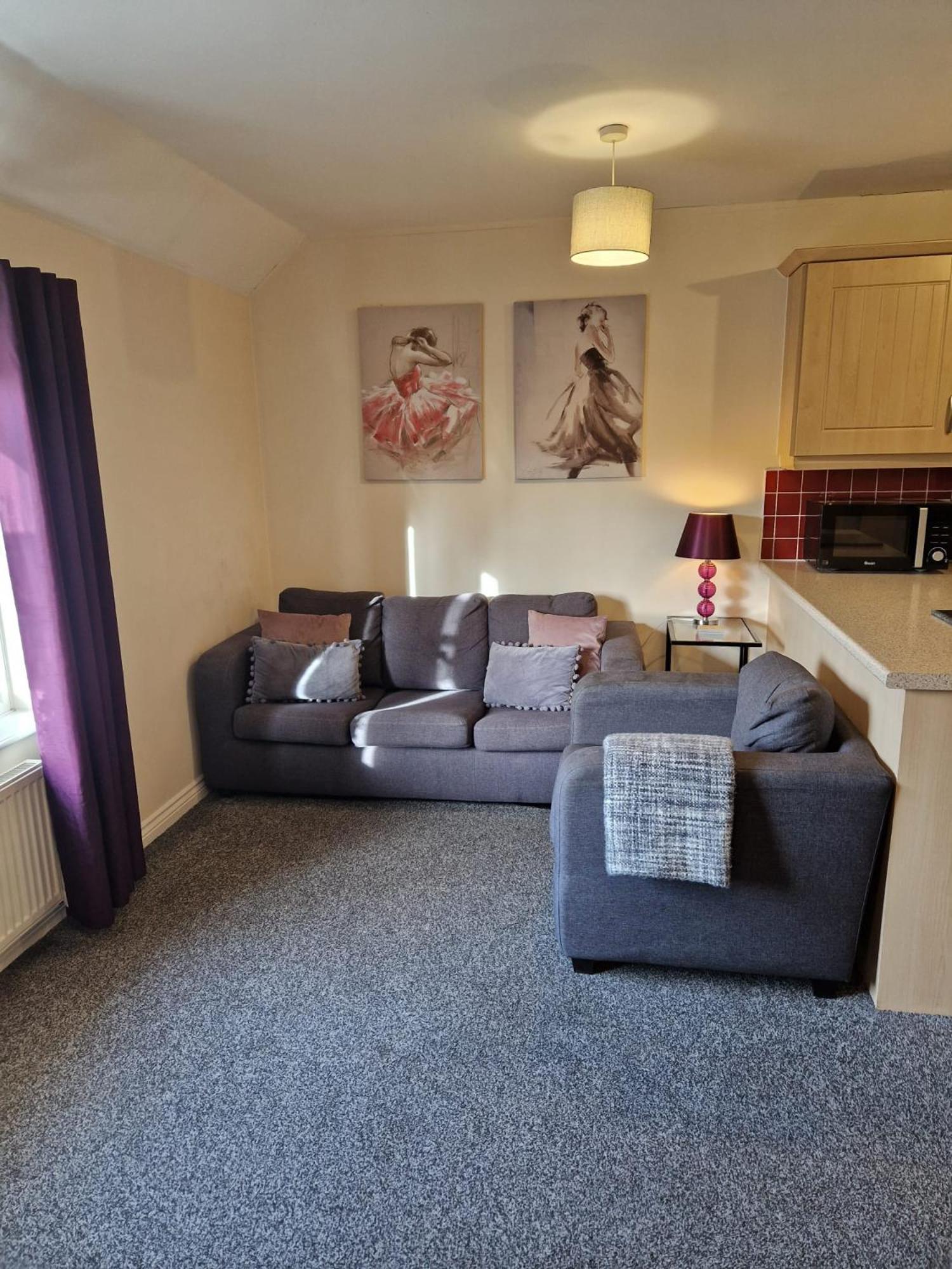 Hereford - Mayflower Coach House, Modern 2 Bedroom Property With Parking, Located South Of Hereford City, Suitable For Small Family, Couple Or Contractors - Sleeps Up To 5 Guests - Hosted By Rentmyhouse מראה חיצוני תמונה
