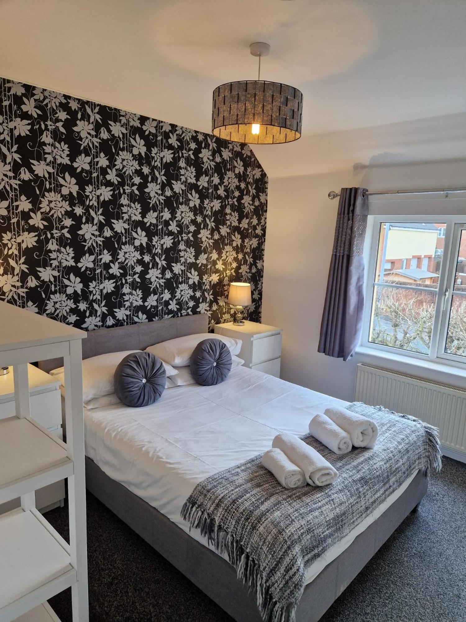 Hereford - Mayflower Coach House, Modern 2 Bedroom Property With Parking, Located South Of Hereford City, Suitable For Small Family, Couple Or Contractors - Sleeps Up To 5 Guests - Hosted By Rentmyhouse מראה חיצוני תמונה