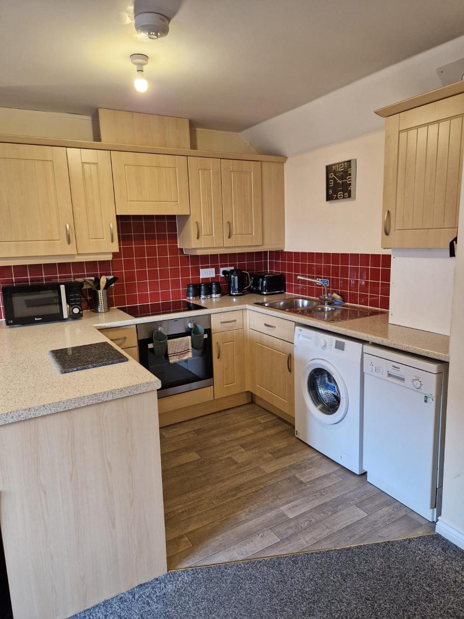 Hereford - Mayflower Coach House, Modern 2 Bedroom Property With Parking, Located South Of Hereford City, Suitable For Small Family, Couple Or Contractors - Sleeps Up To 5 Guests - Hosted By Rentmyhouse מראה חיצוני תמונה