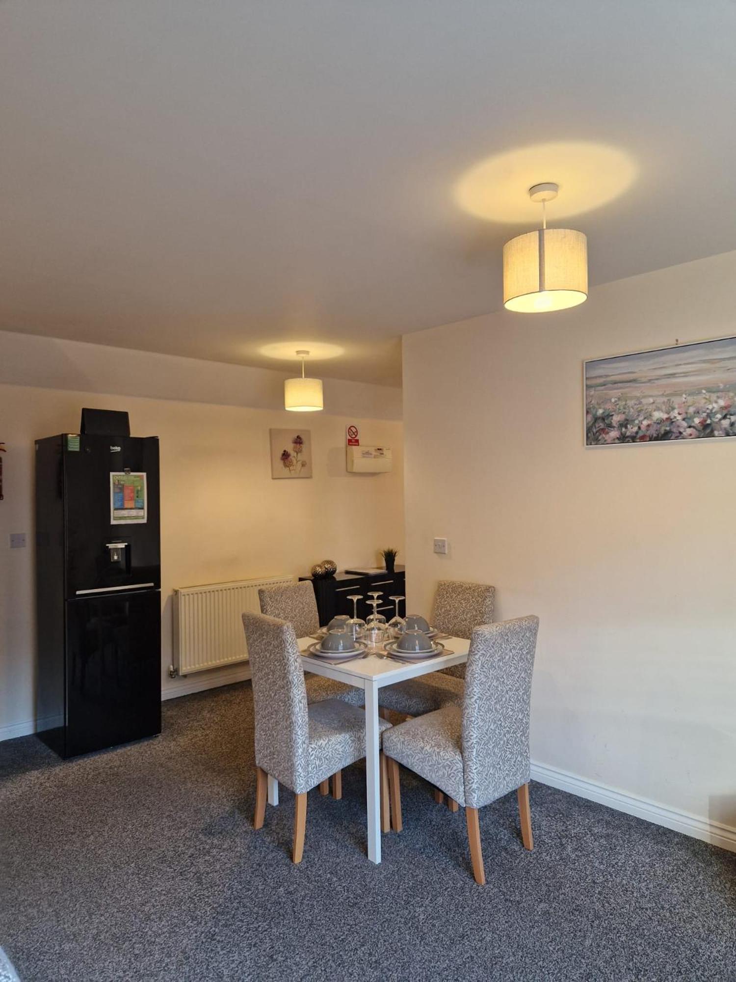 Hereford - Mayflower Coach House, Modern 2 Bedroom Property With Parking, Located South Of Hereford City, Suitable For Small Family, Couple Or Contractors - Sleeps Up To 5 Guests - Hosted By Rentmyhouse מראה חיצוני תמונה