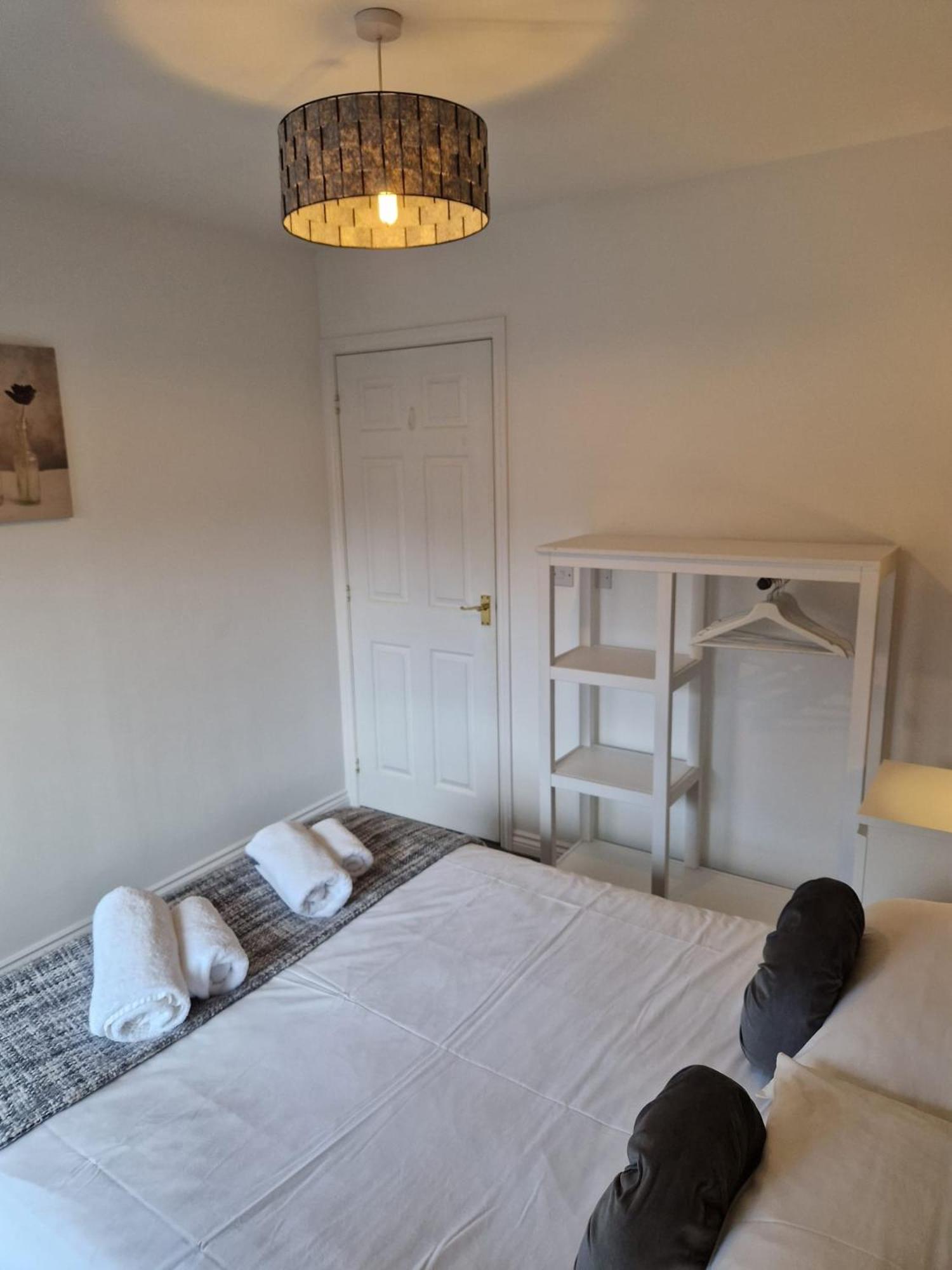 Hereford - Mayflower Coach House, Modern 2 Bedroom Property With Parking, Located South Of Hereford City, Suitable For Small Family, Couple Or Contractors - Sleeps Up To 5 Guests - Hosted By Rentmyhouse מראה חיצוני תמונה